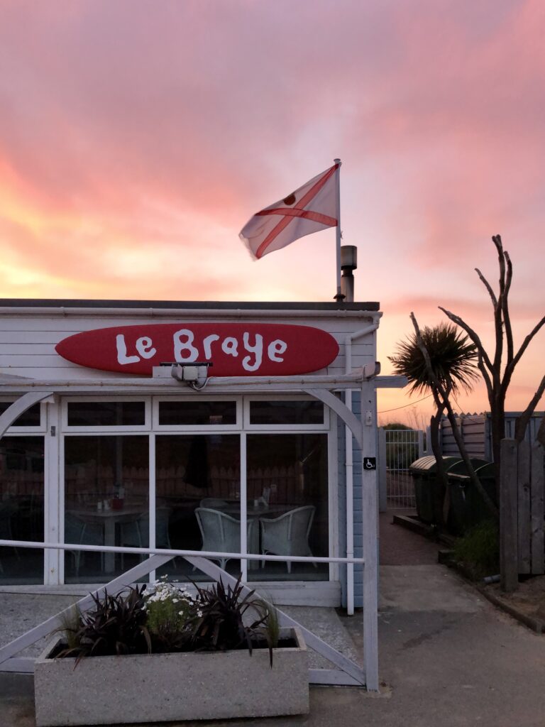 planning.je jersey flag la braye beach cafe restaurant